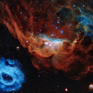 Більший об'єкт на фото - туманність NGC 2014, а сусідній - NGC 2020